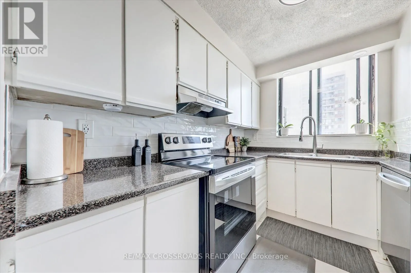 409 - 10 TAPSCOTT ROAD