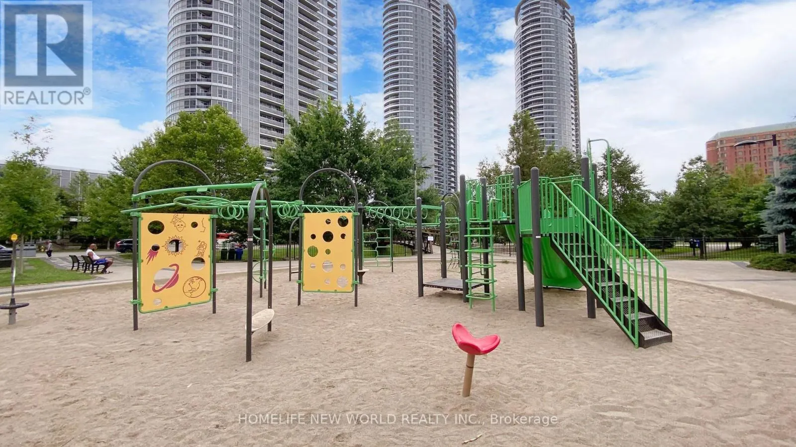 1815 - 181 VILLAGE GREEN SQUARE E