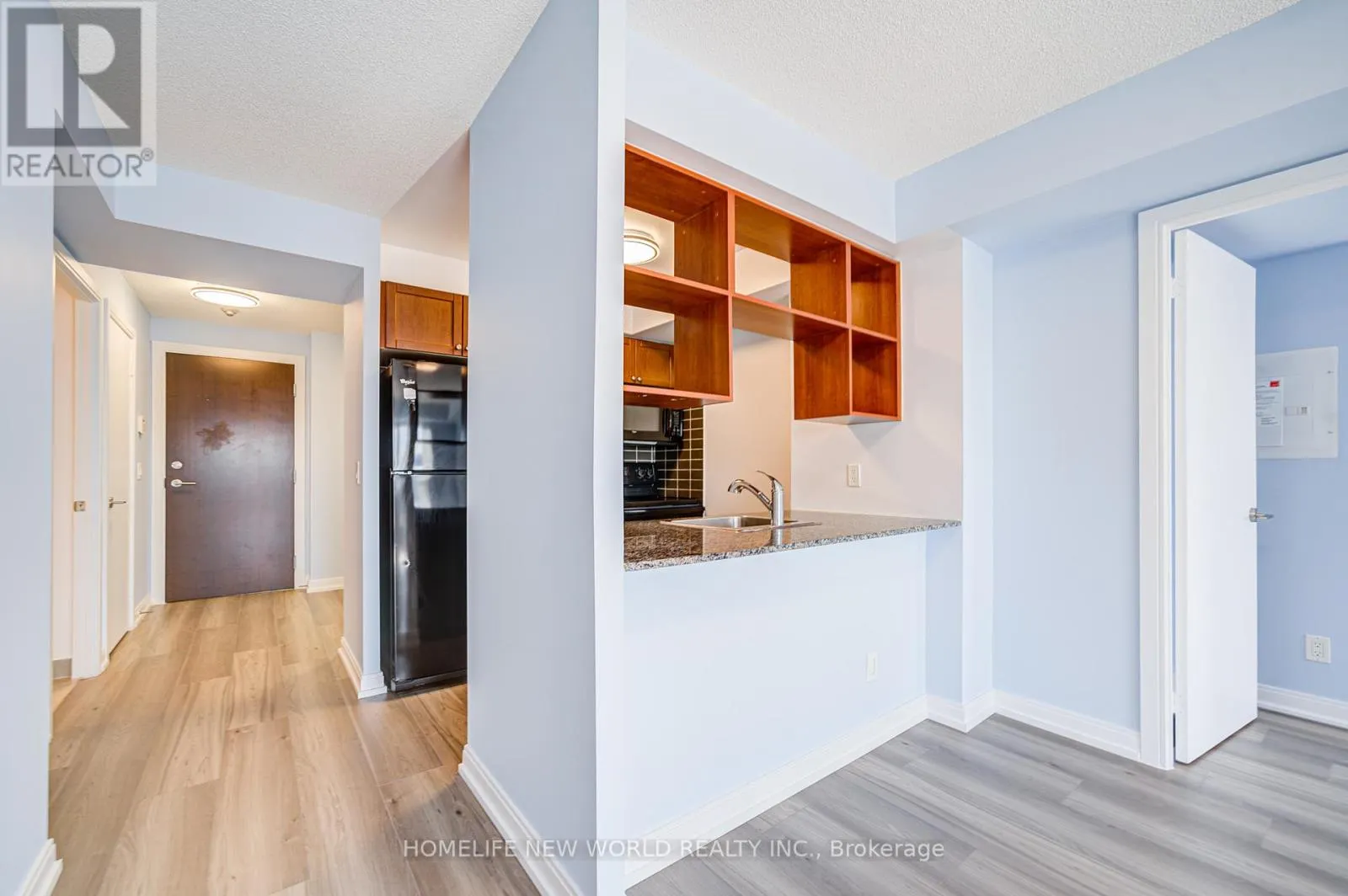 1815 - 181 VILLAGE GREEN SQUARE E
