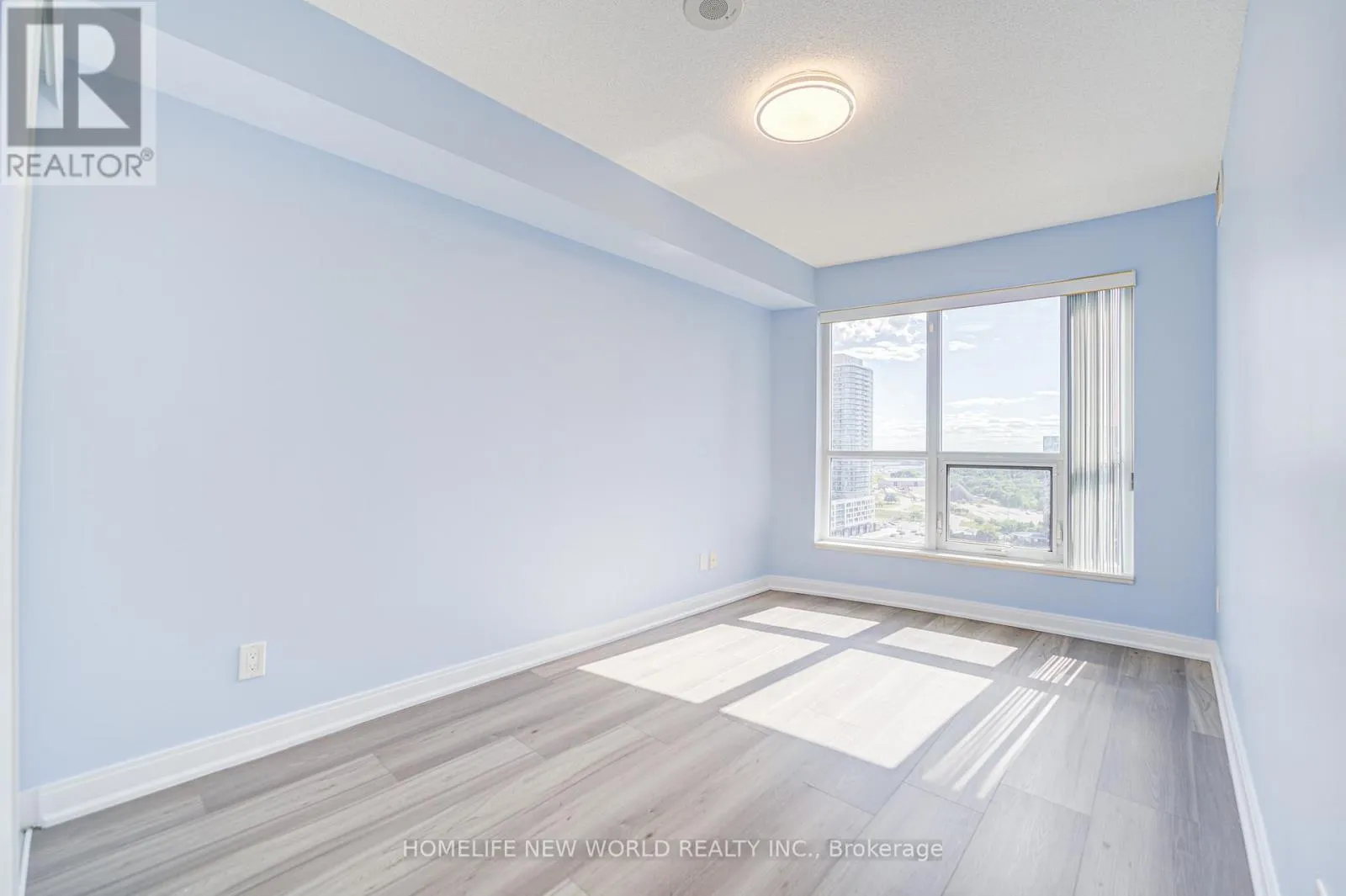 1815 - 181 VILLAGE GREEN SQUARE E
