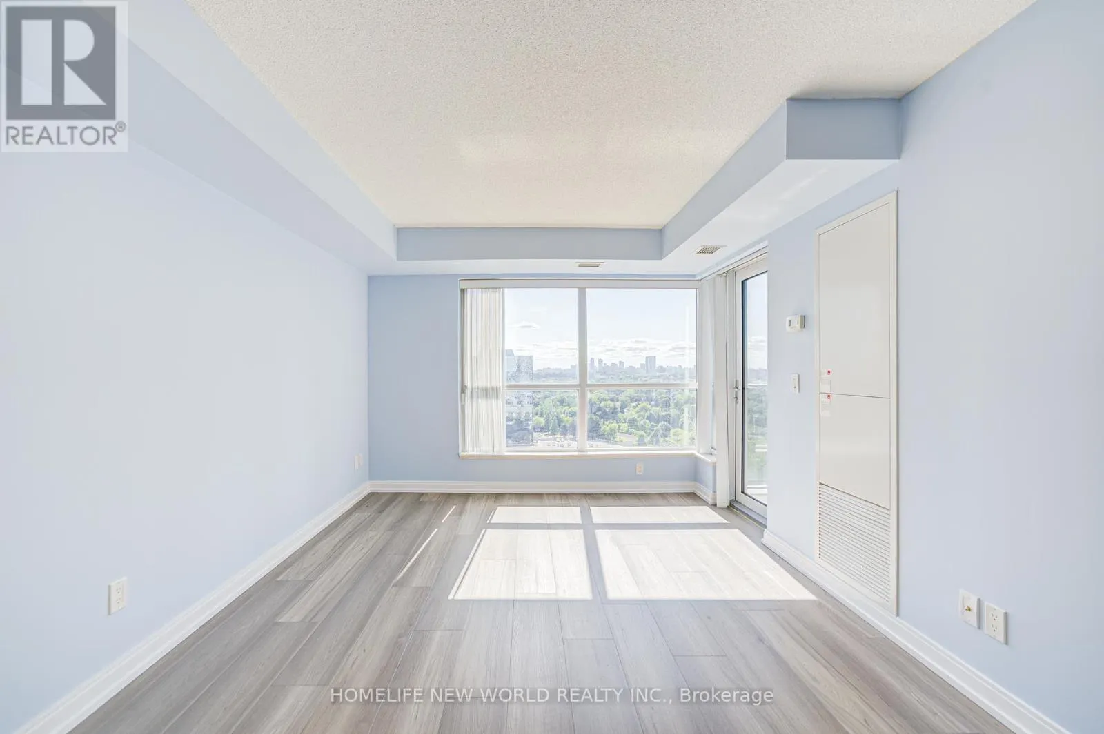1815 - 181 VILLAGE GREEN SQUARE E
