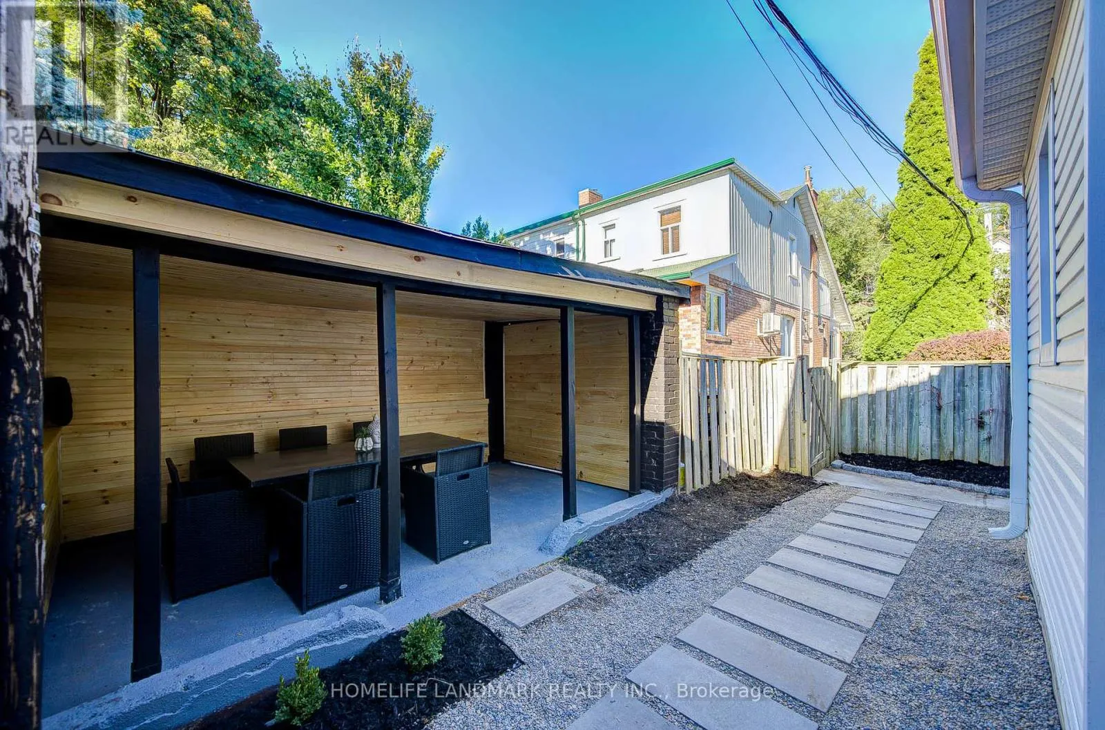 5 BEACHVIEW CRESCENT
