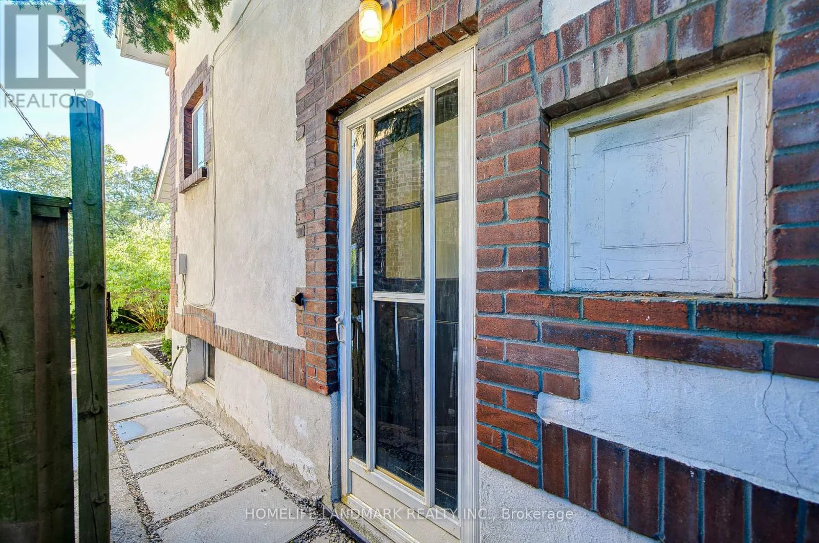 5 BEACHVIEW CRESCENT