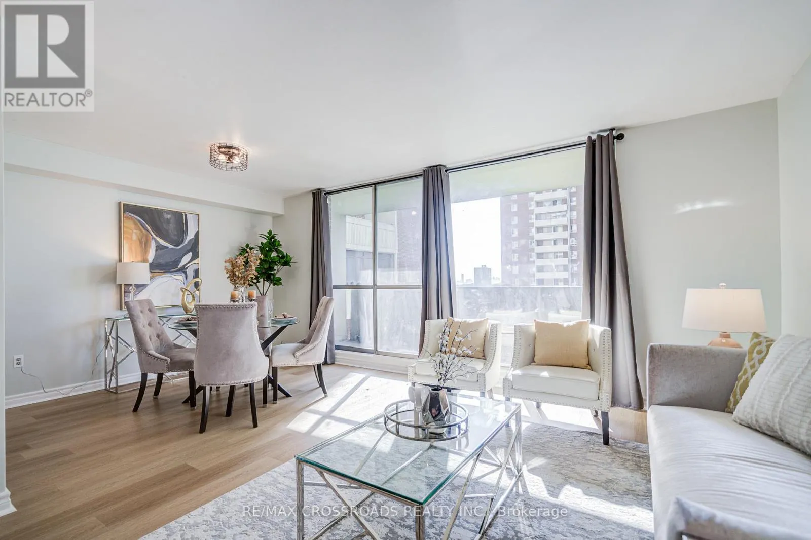 1202 - 5 MASSEY SQUARE