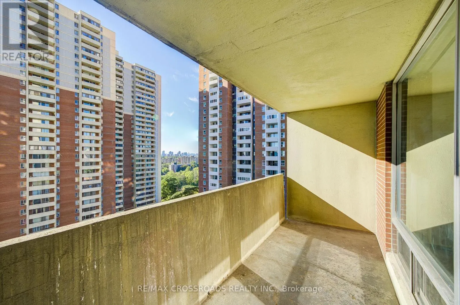 1202 - 5 MASSEY SQUARE