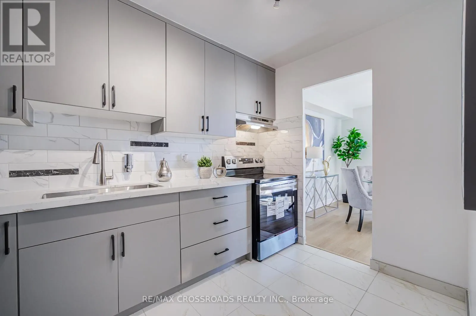 1202 - 5 MASSEY SQUARE