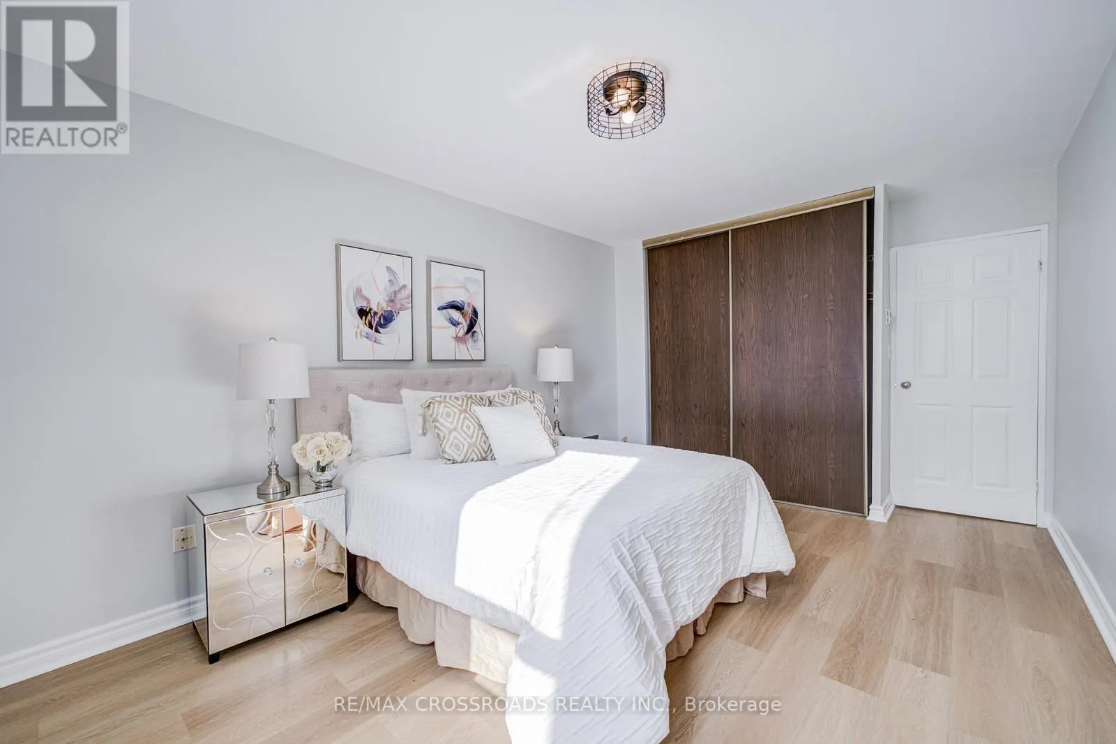1202 - 5 MASSEY SQUARE