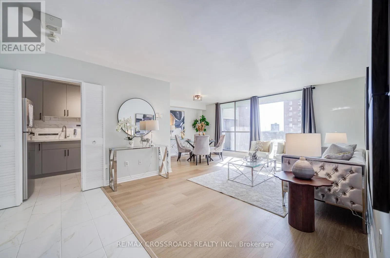 1202 - 5 MASSEY SQUARE