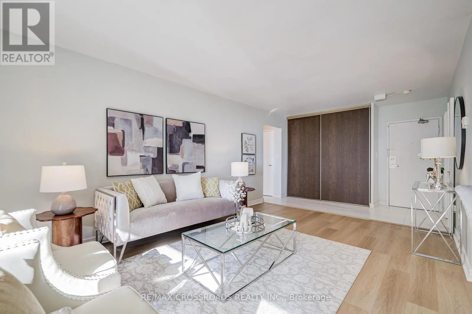 1202 - 5 MASSEY SQUARE