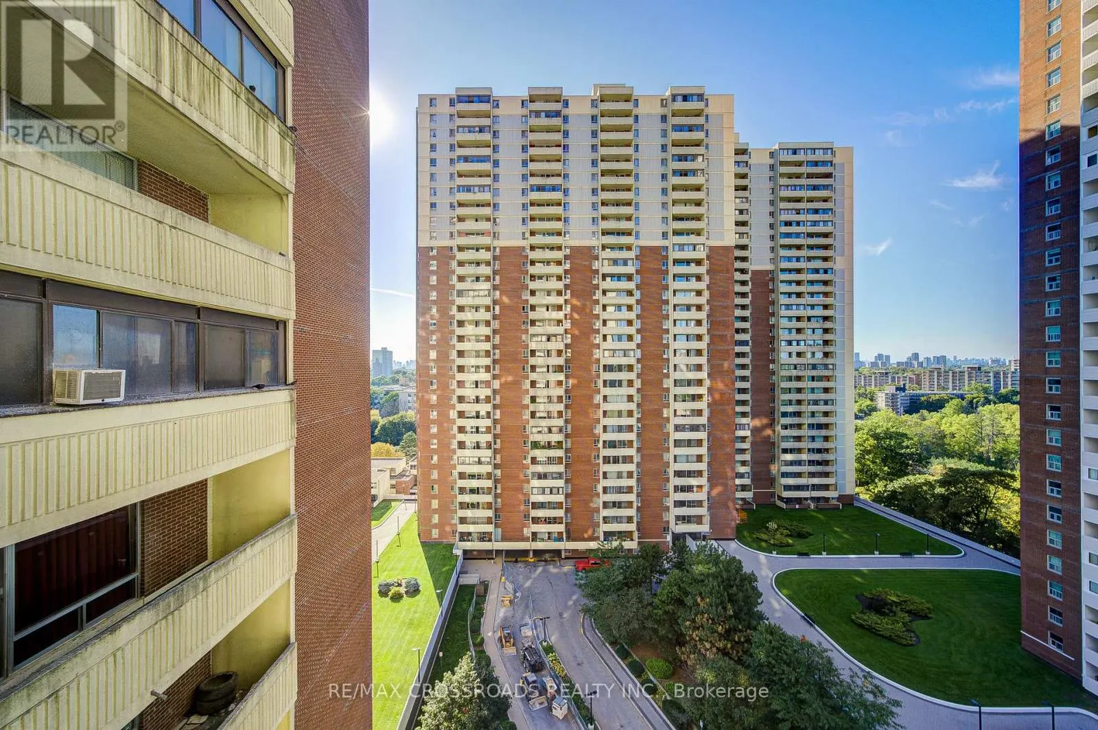 1202 - 5 MASSEY SQUARE