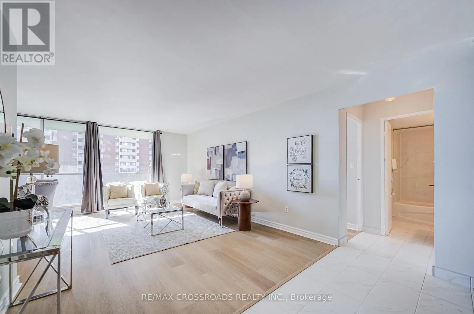 1202 - 5 MASSEY SQUARE