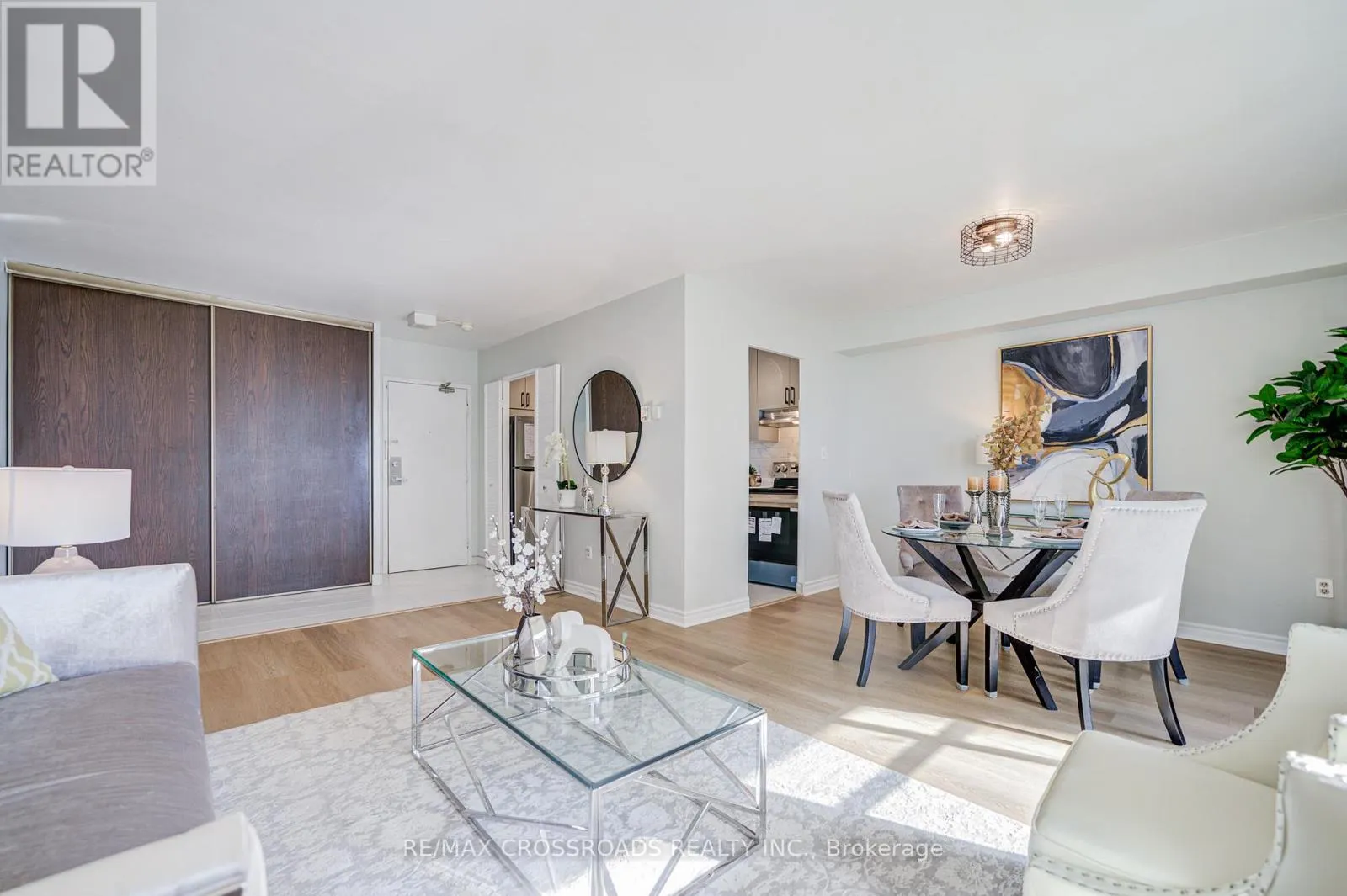 1202 - 5 MASSEY SQUARE