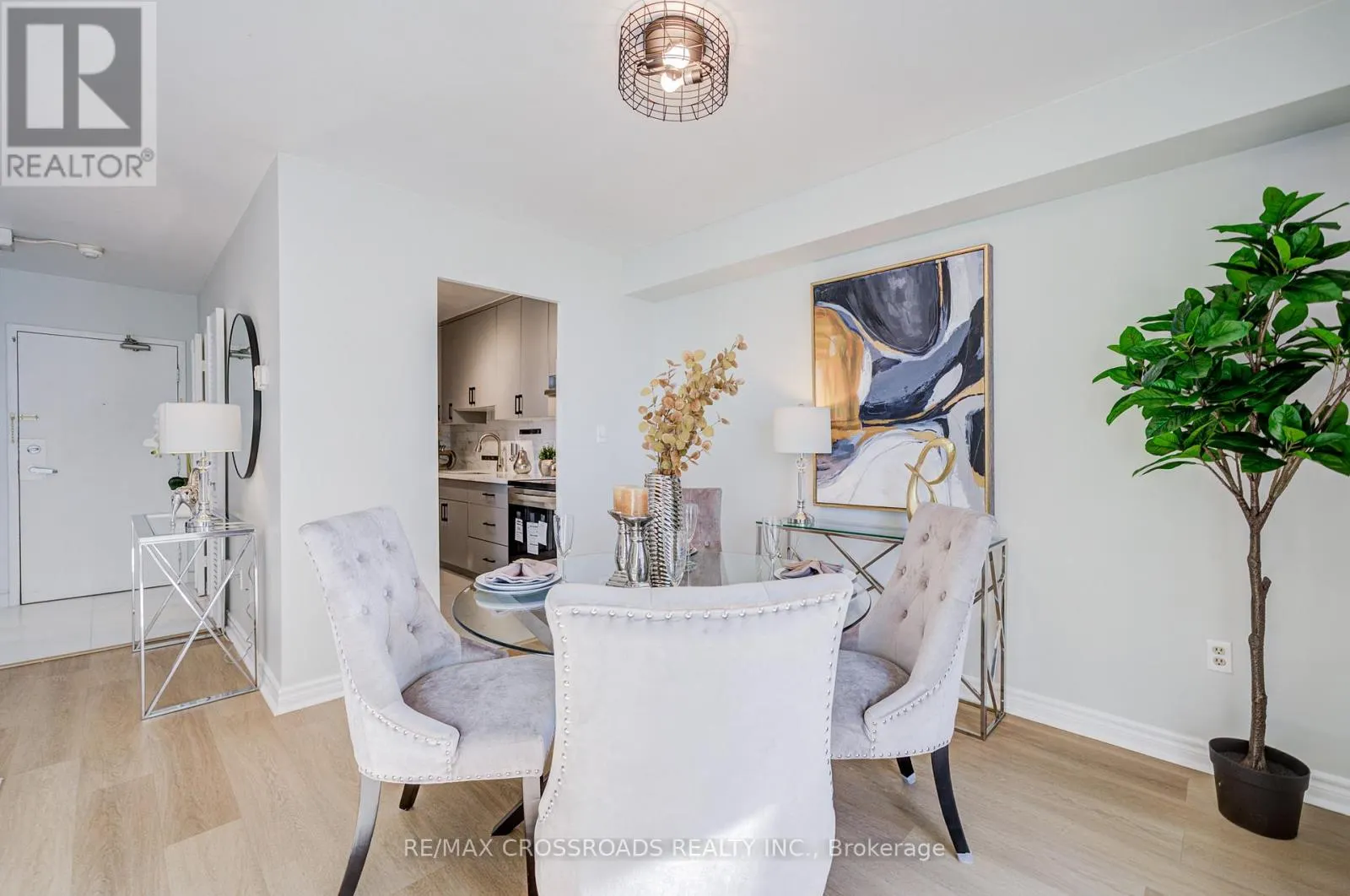 1202 - 5 MASSEY SQUARE