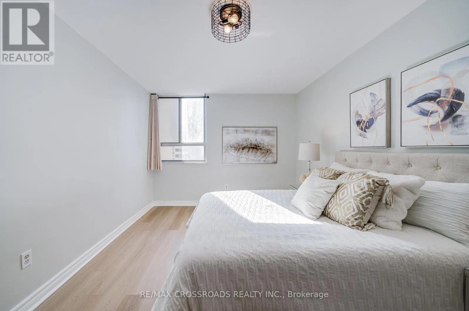 1202 - 5 MASSEY SQUARE