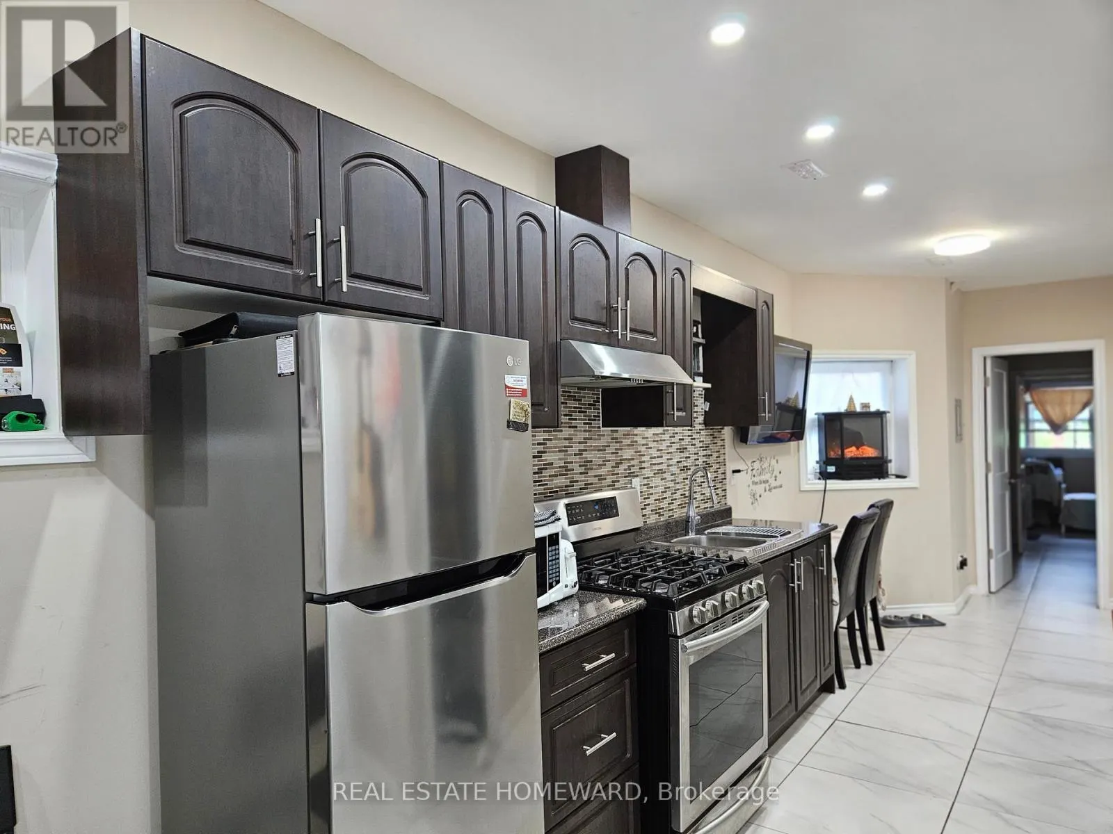 LOWER - 141 COXWELL AVENUE