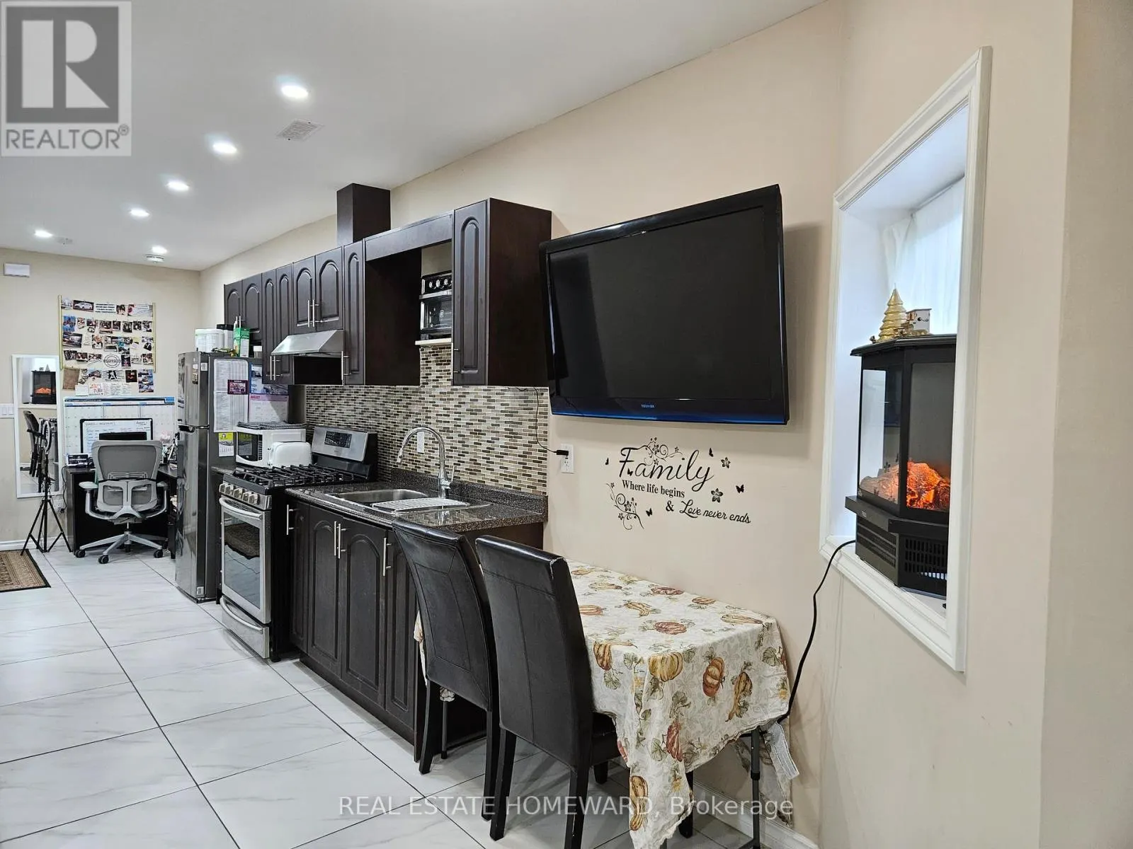LOWER - 141 COXWELL AVENUE