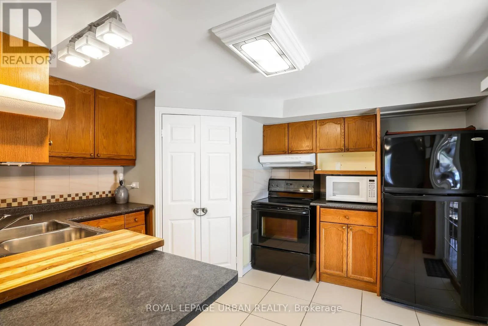 1081 KESWICK COURT