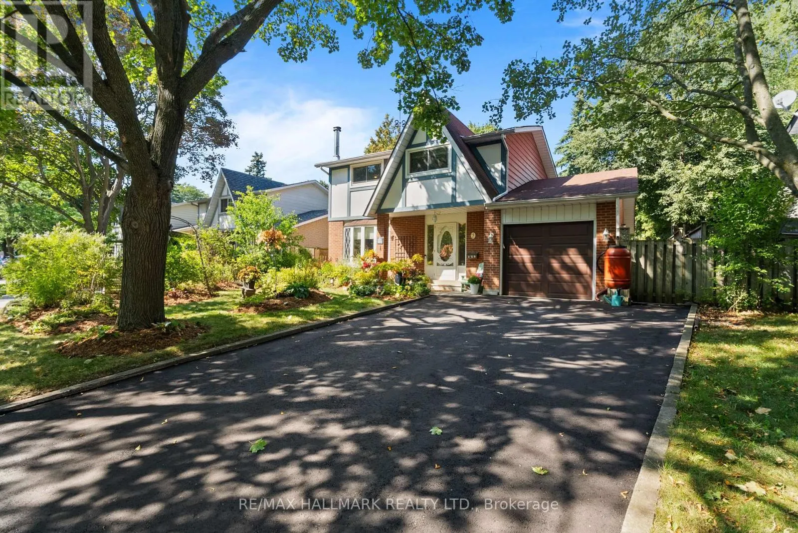 65 TUDOR GLEN CRESCENT