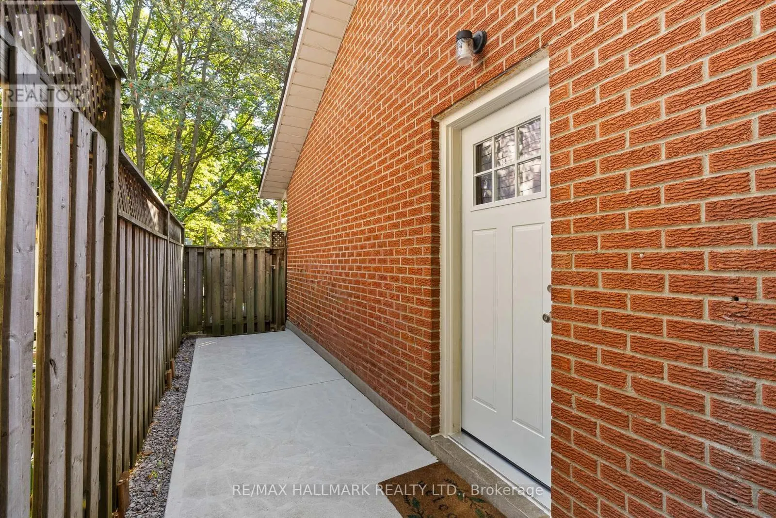 65 TUDOR GLEN CRESCENT