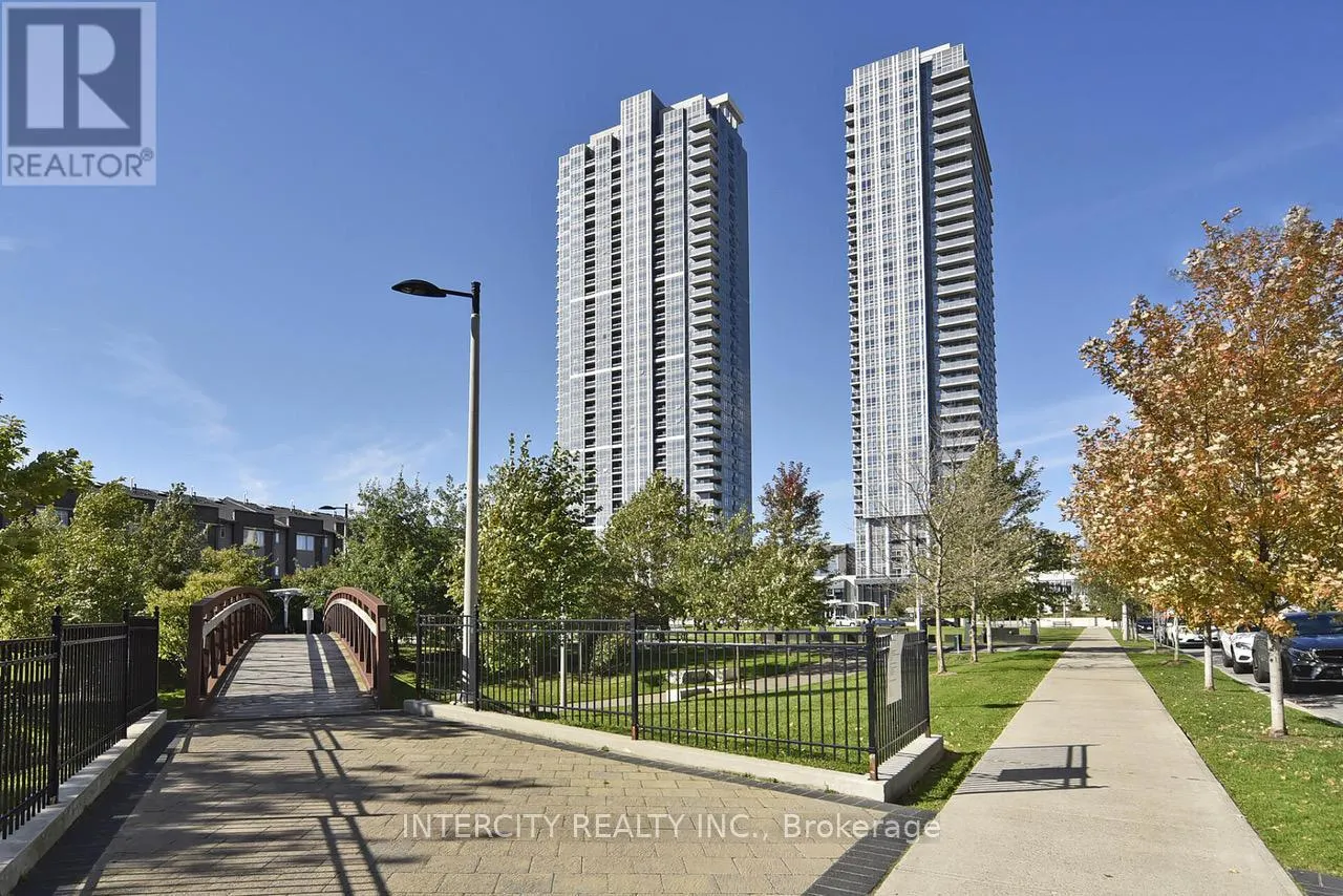 215 - 275 VILLAGE GREEN SQUARE