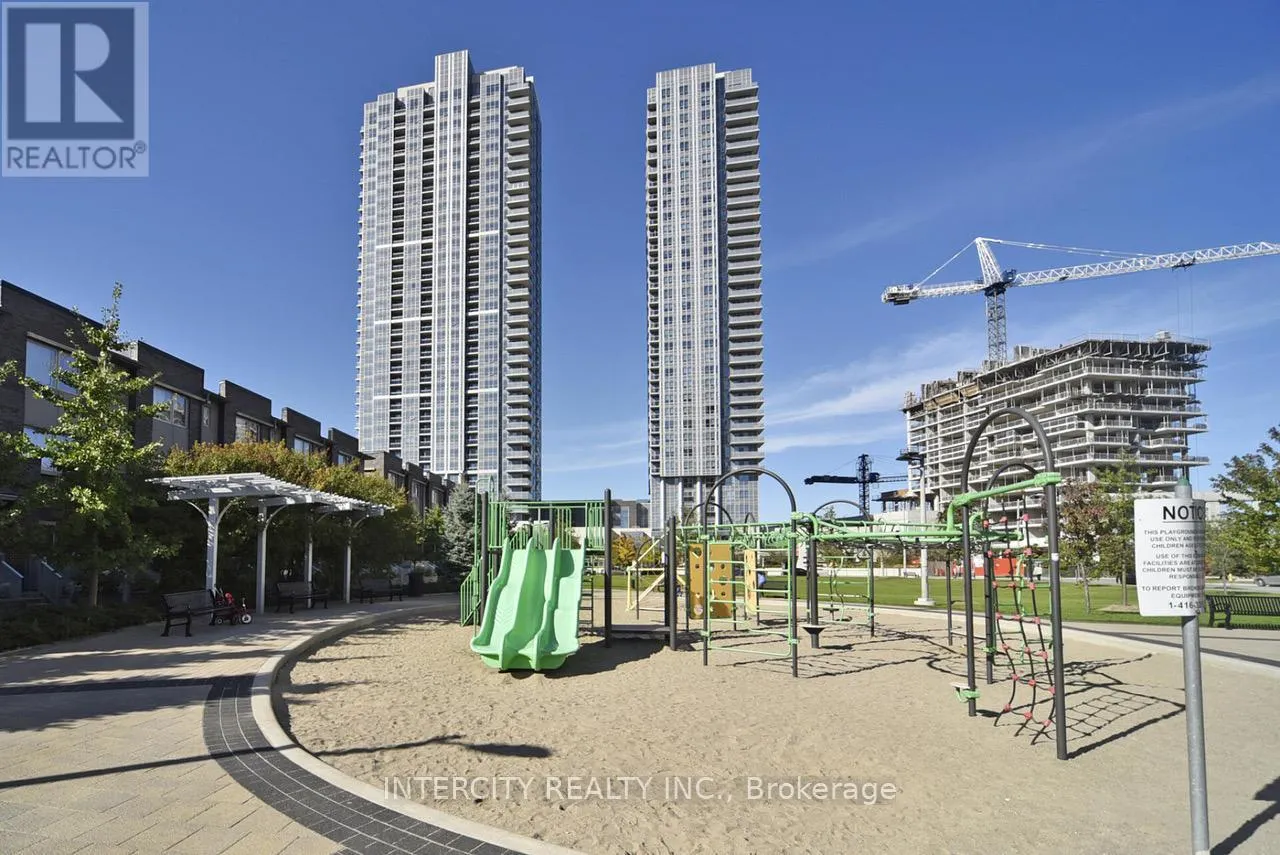 215 - 275 VILLAGE GREEN SQUARE