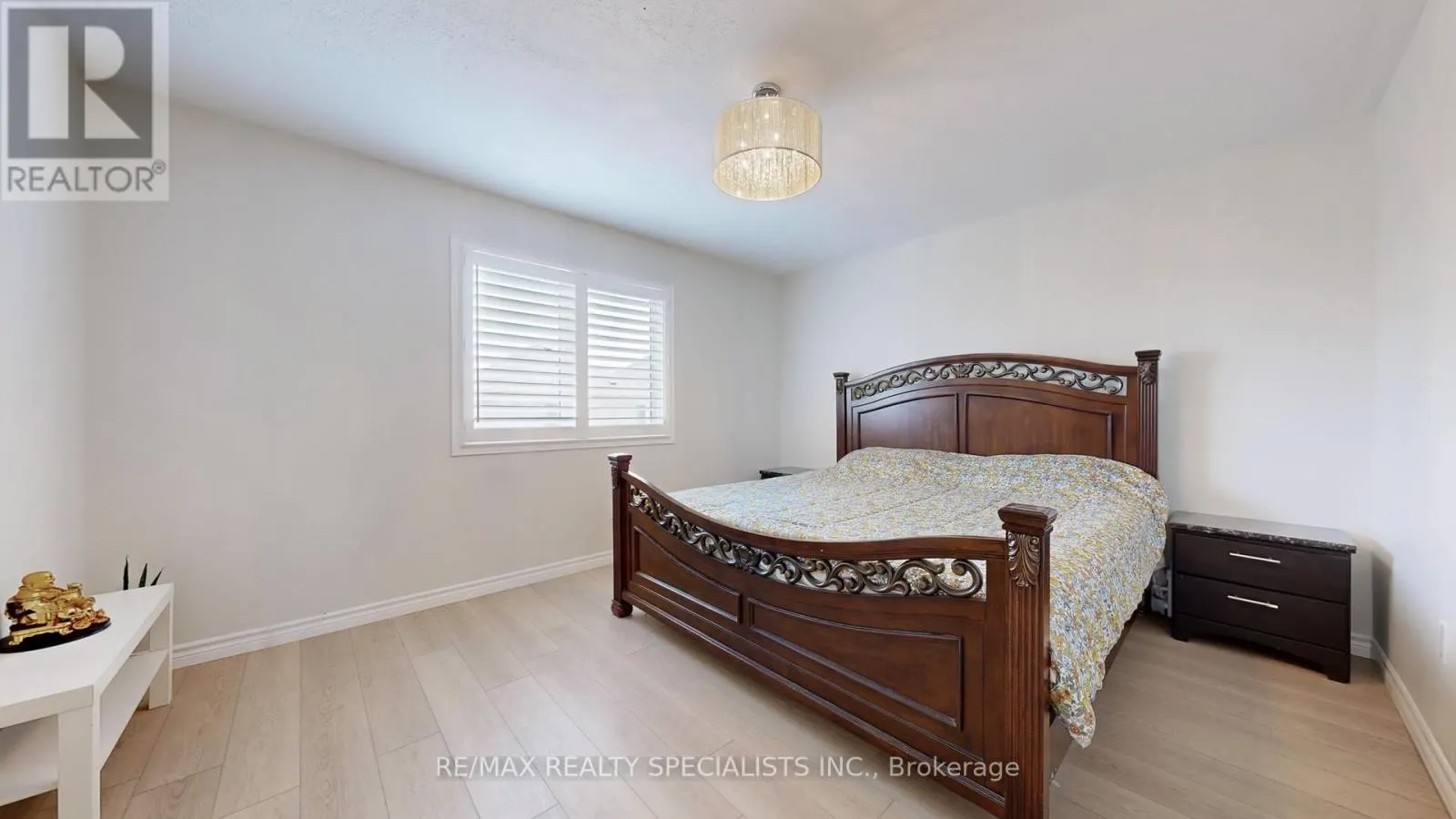 33 DONLEVY CRESCENT