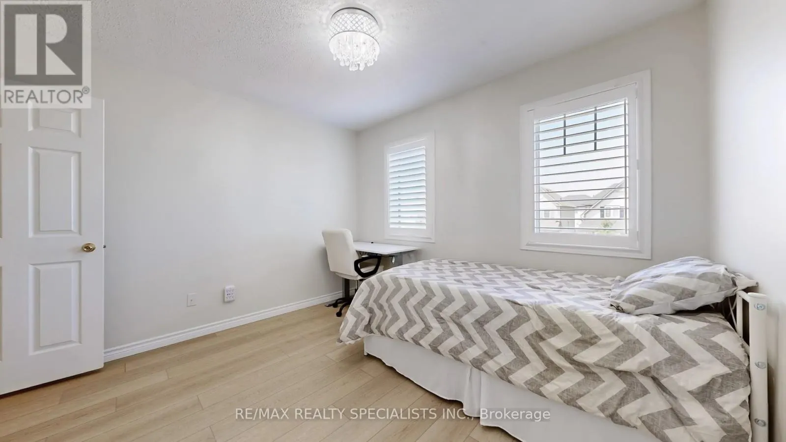 33 DONLEVY CRESCENT