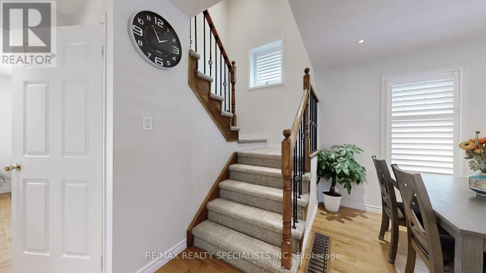 33 DONLEVY CRESCENT