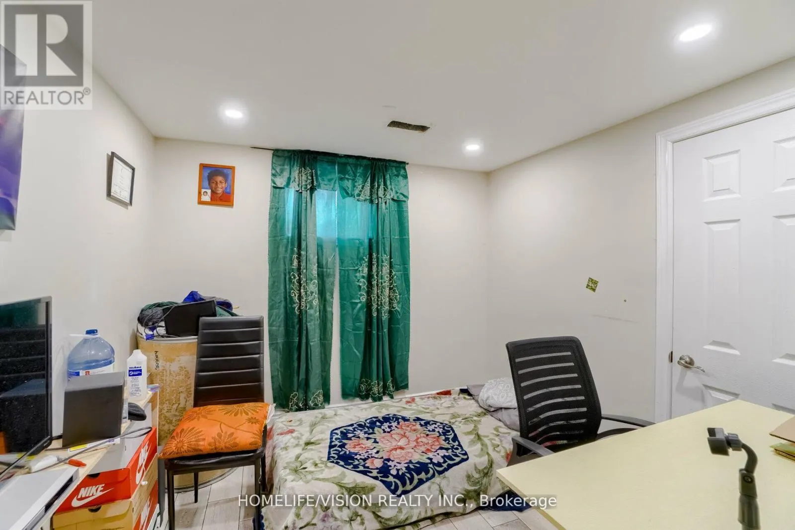 44 ARMITAGE DRIVE