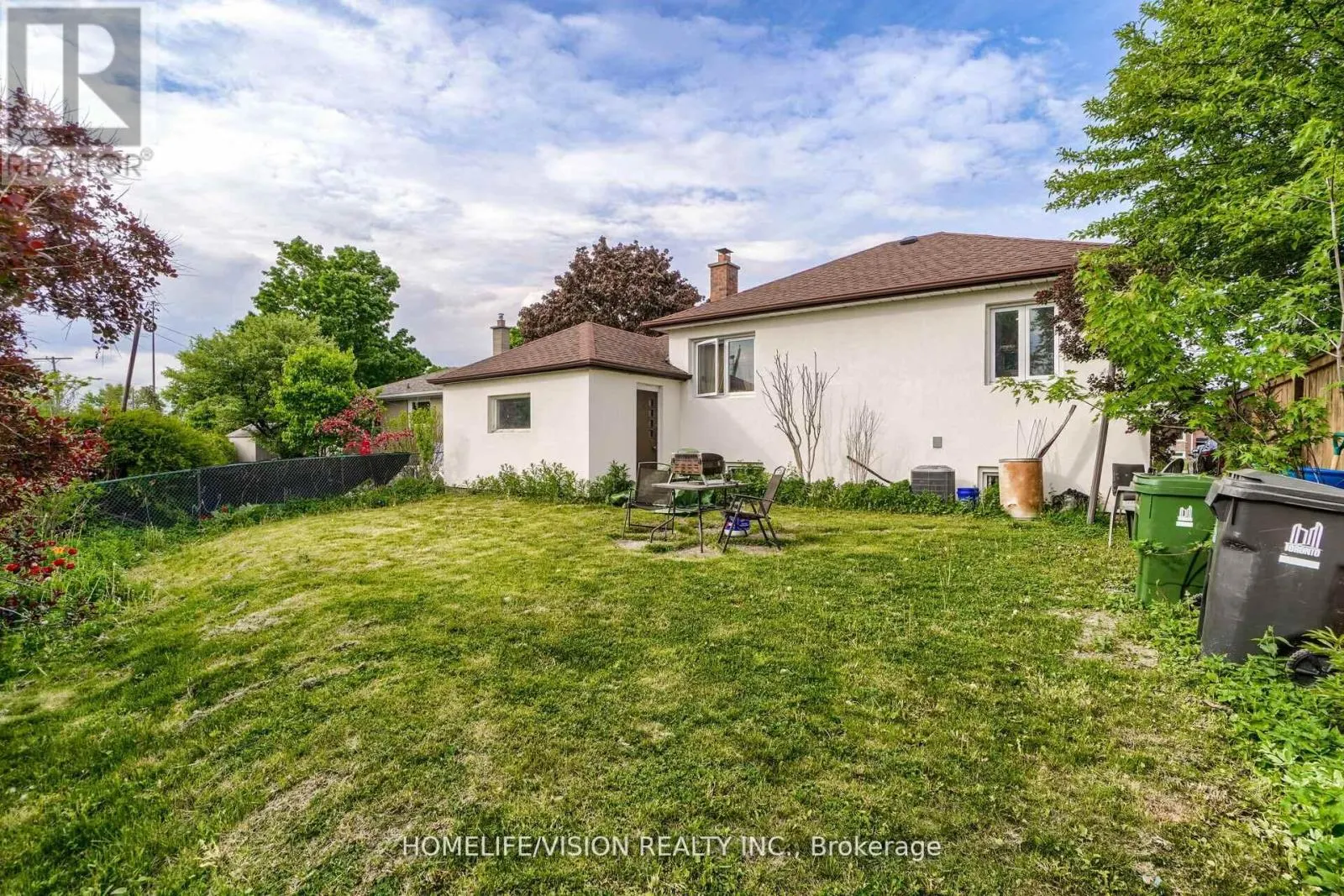 44 ARMITAGE DRIVE