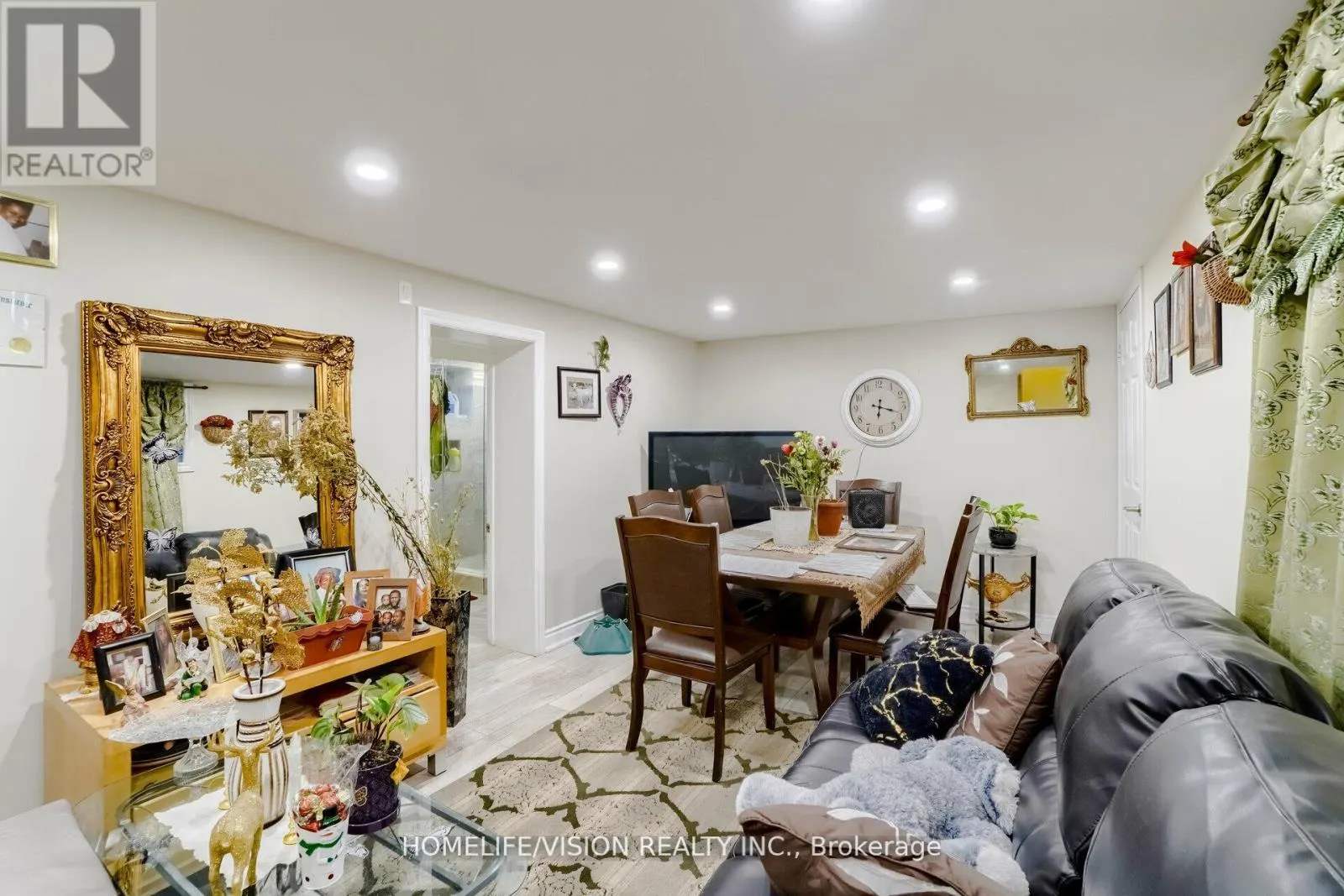 44 ARMITAGE DRIVE