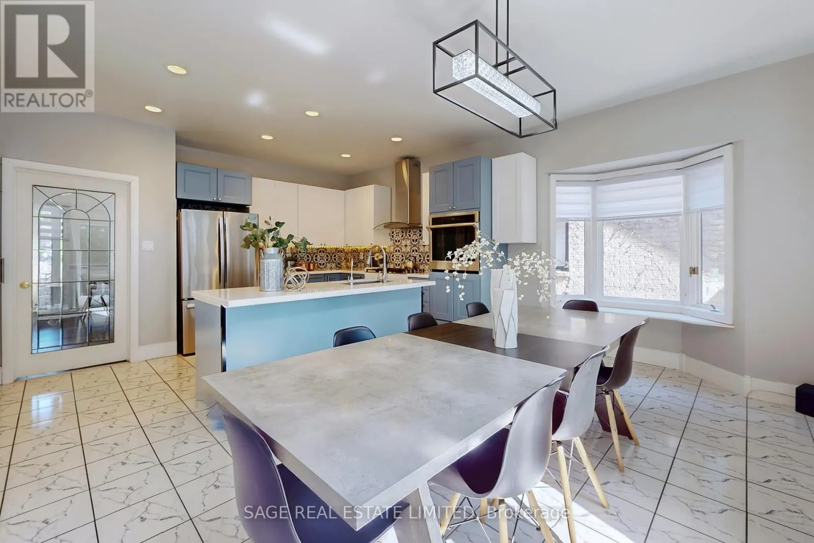 91 TWYN RIVERS DRIVE