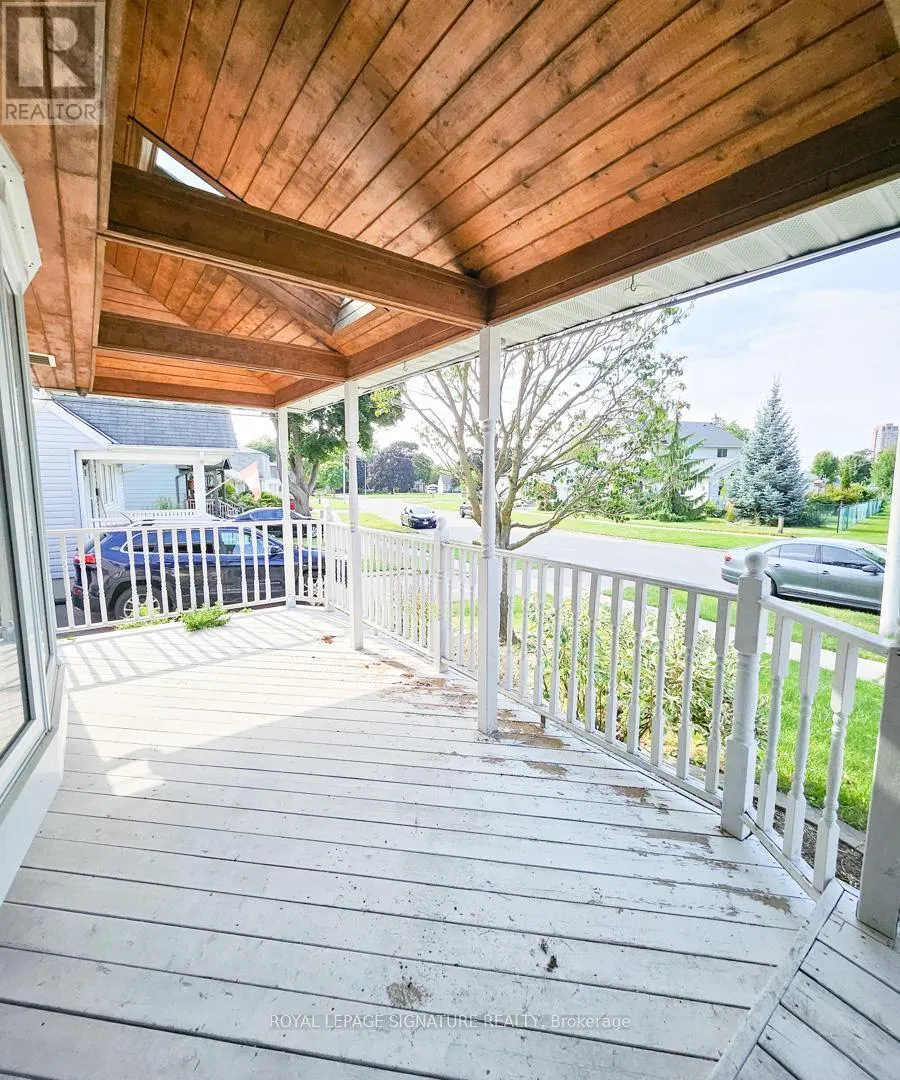 33 WOODHOUSE CRESCENT