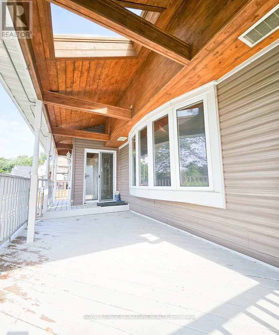 33 WOODHOUSE CRESCENT