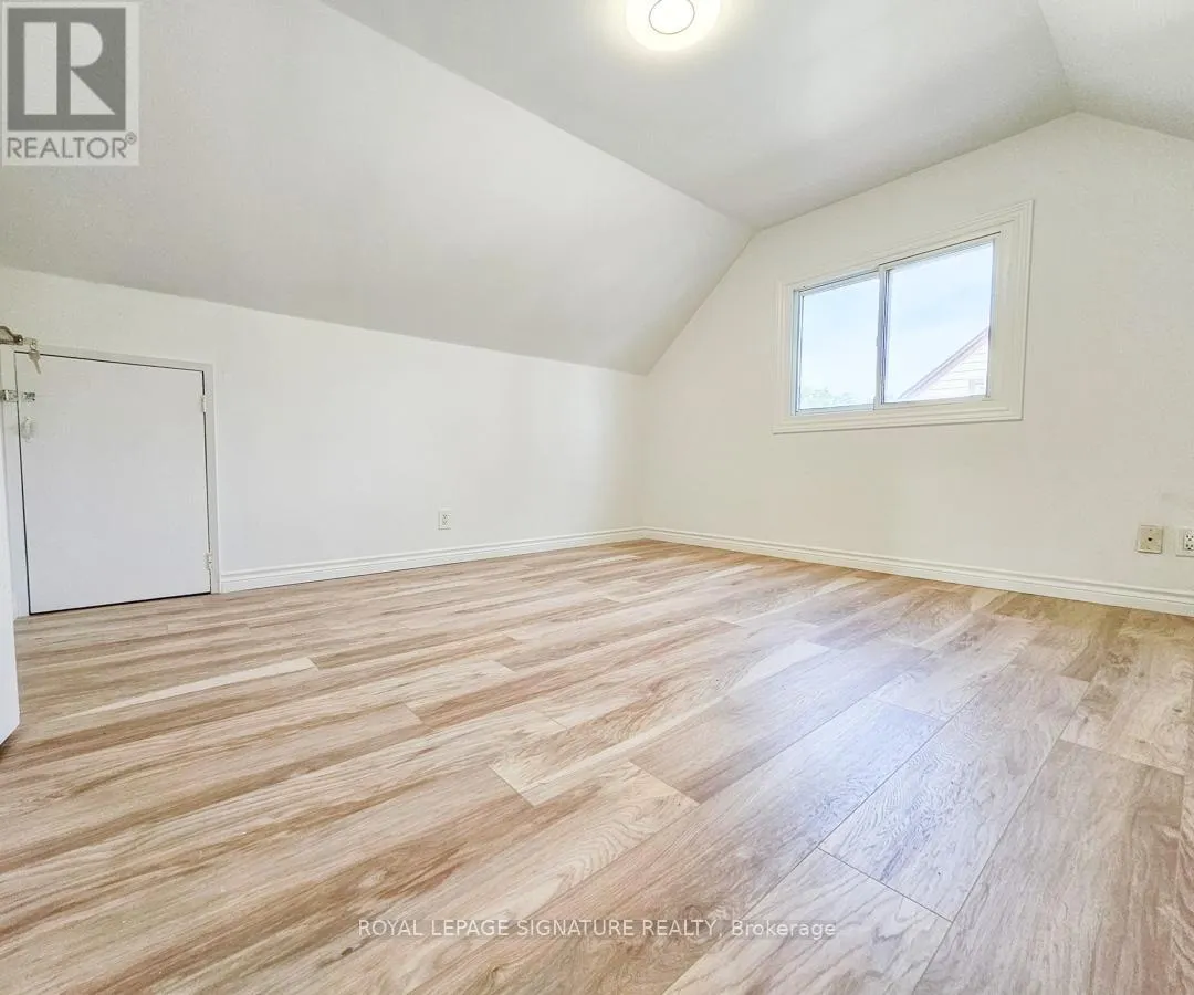 33 WOODHOUSE CRESCENT