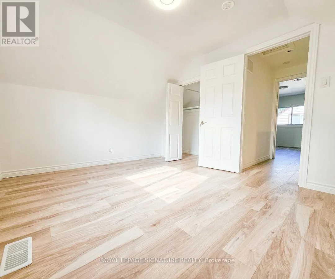 33 WOODHOUSE CRESCENT