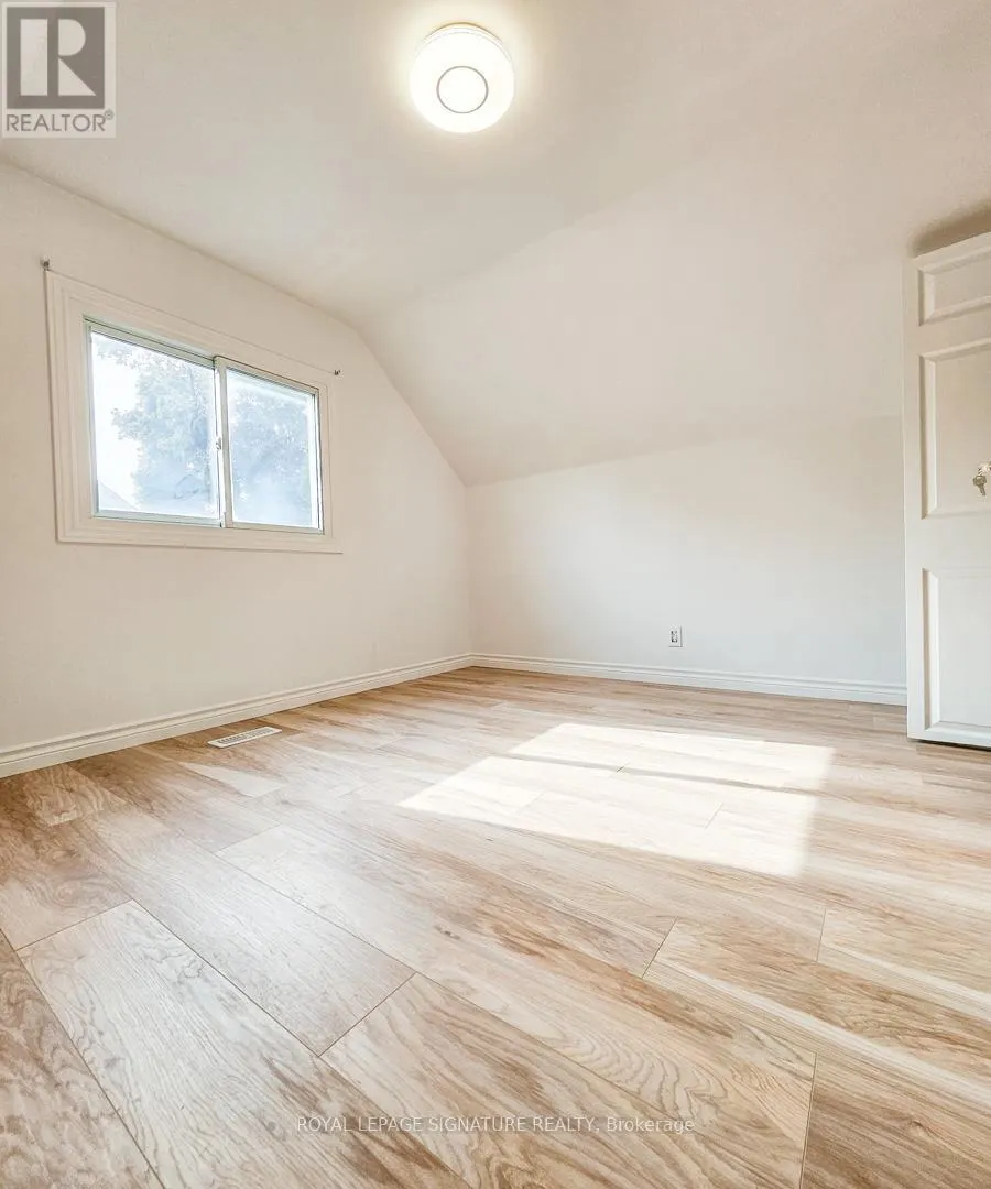 33 WOODHOUSE CRESCENT