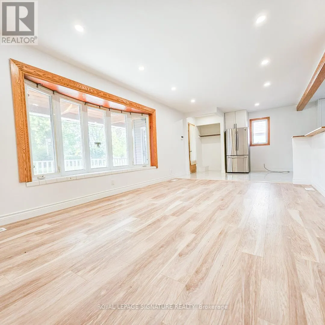 33 WOODHOUSE CRESCENT