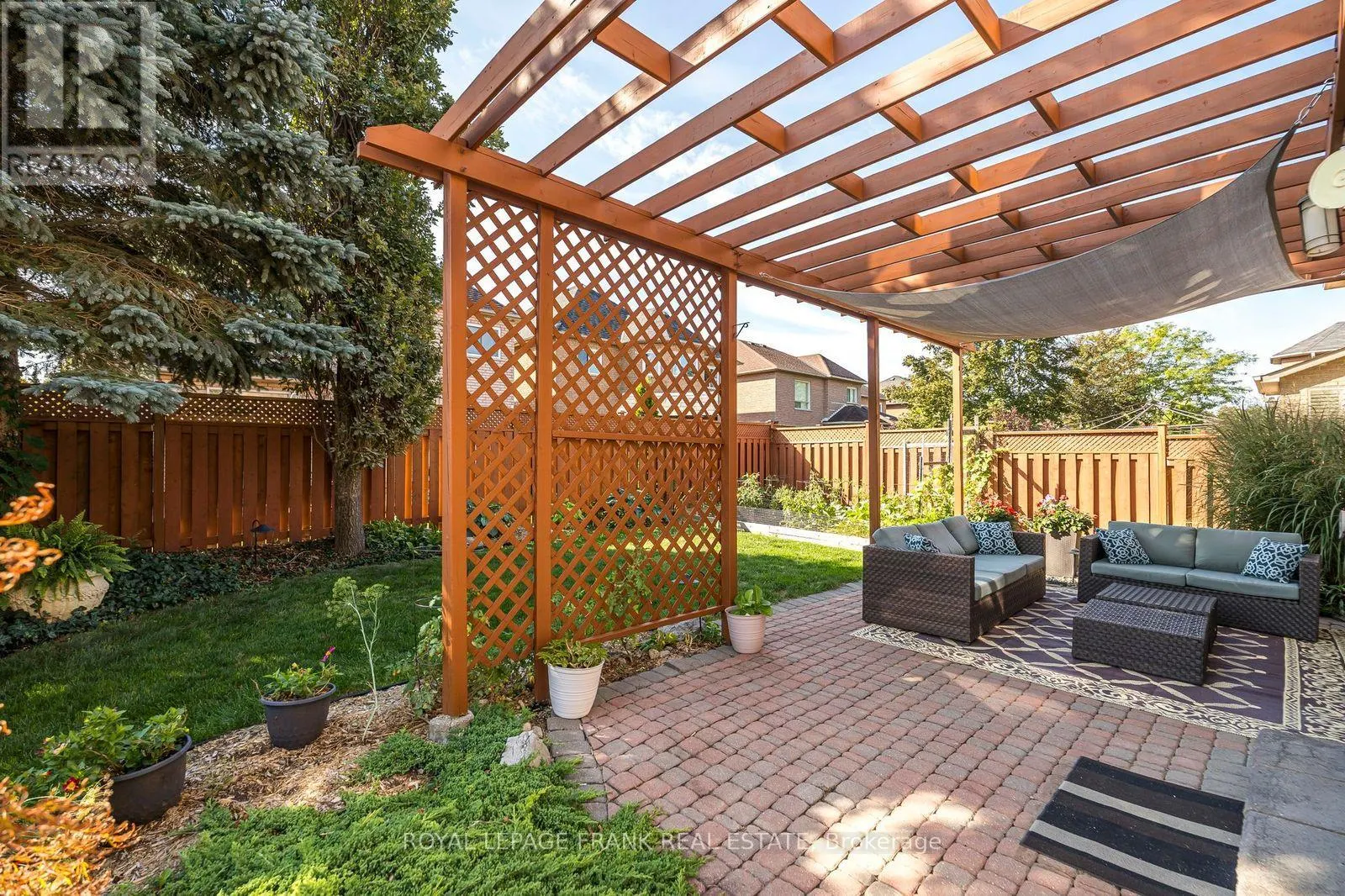 174 THICKET CRESCENT
