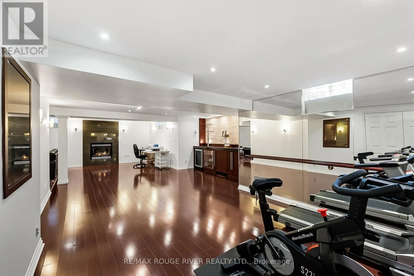 28 WYNDFIELD CRESCENT