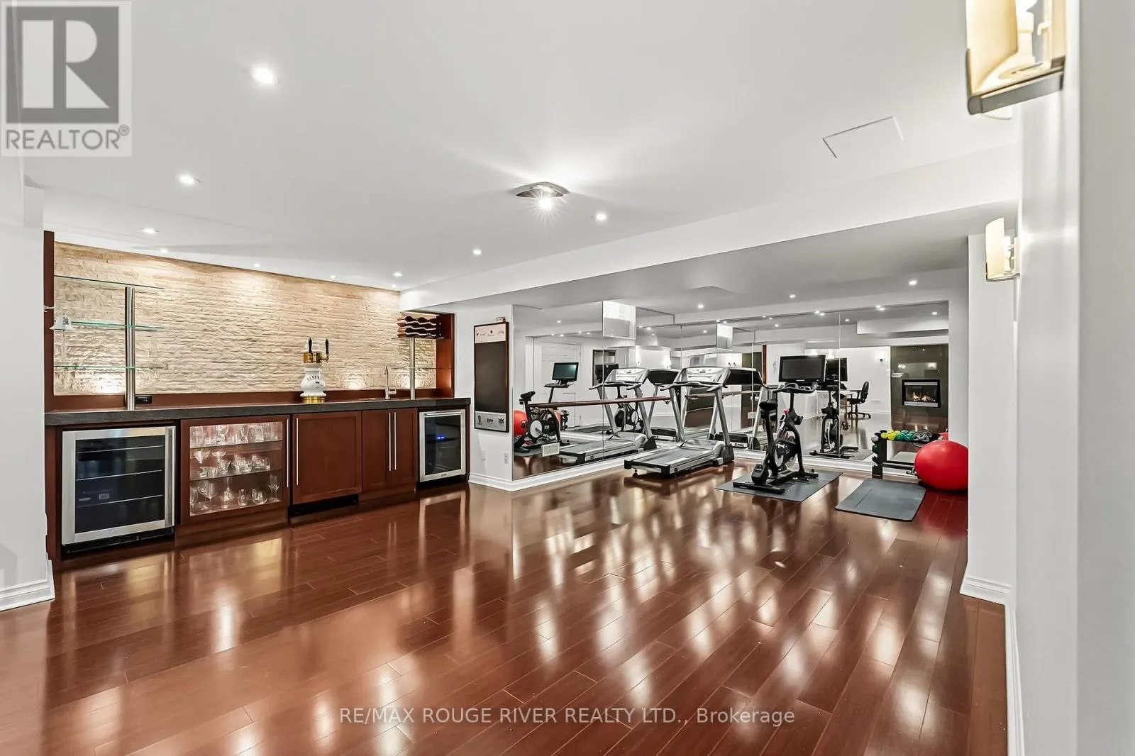 28 WYNDFIELD CRESCENT