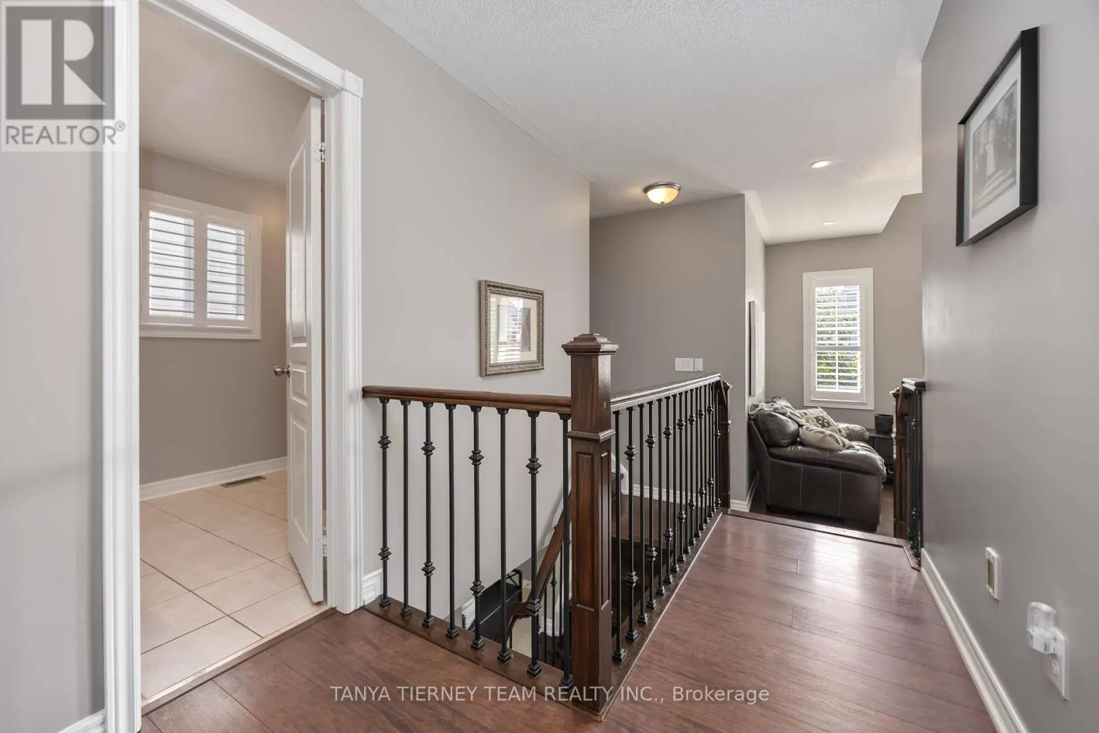 19 TEARDROP CRESCENT
