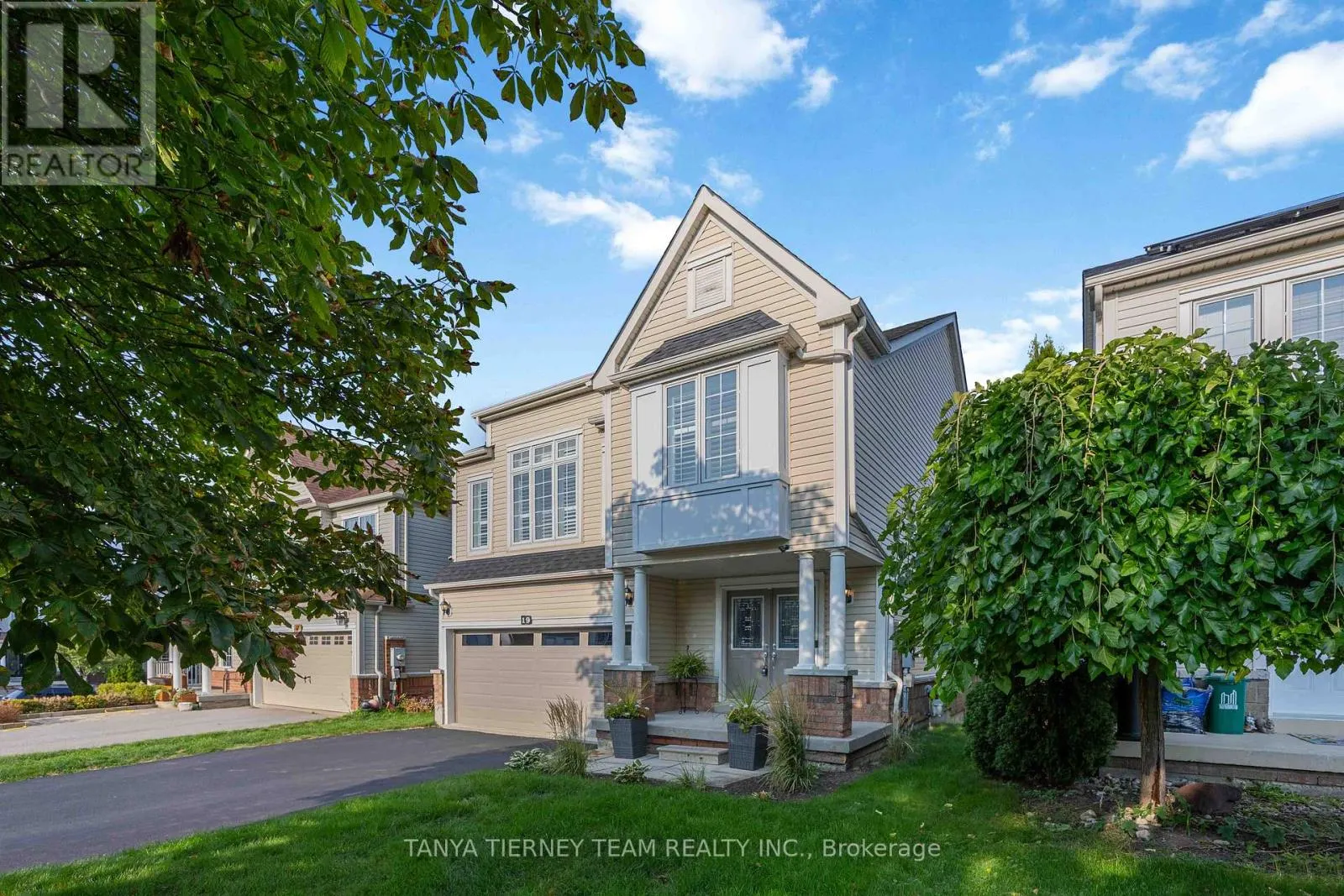 19 TEARDROP CRESCENT