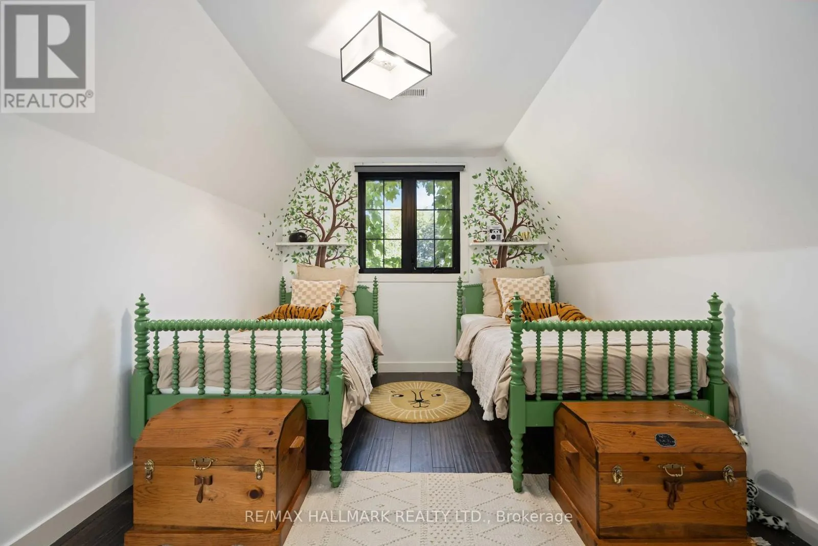 386 WOODGRANGE AVENUE