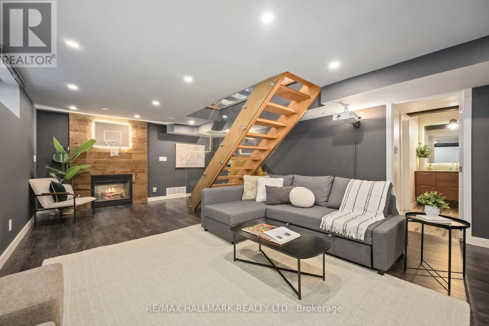 386 WOODGRANGE AVENUE