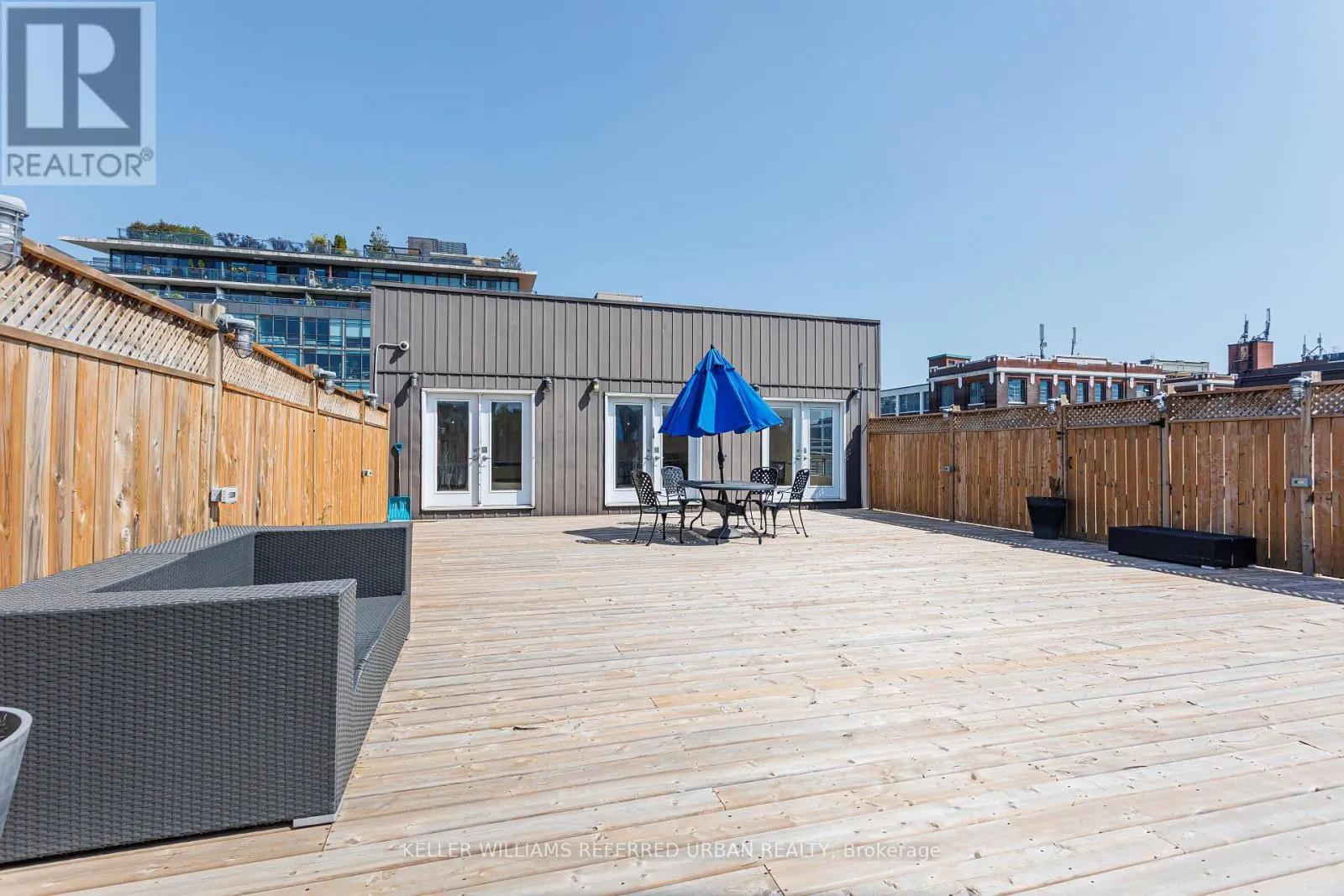 106 - 326 CARLAW AVENUE