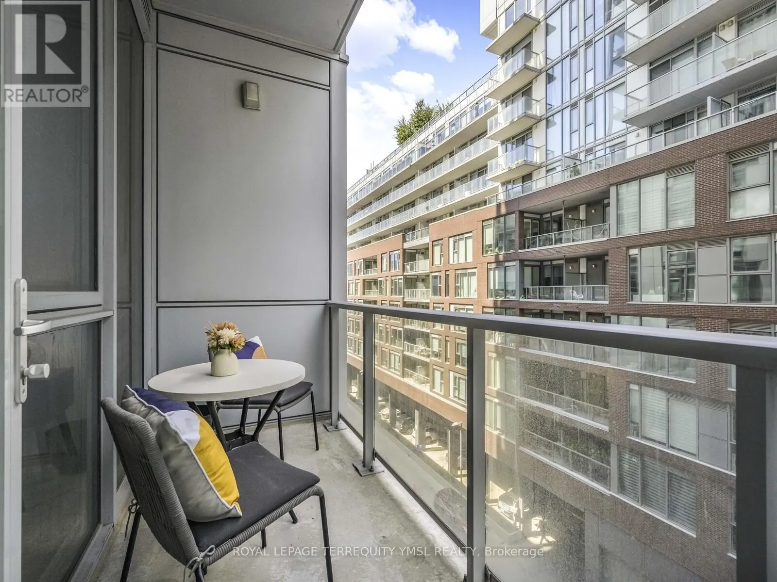 501 - 15 BASEBALL PLACE