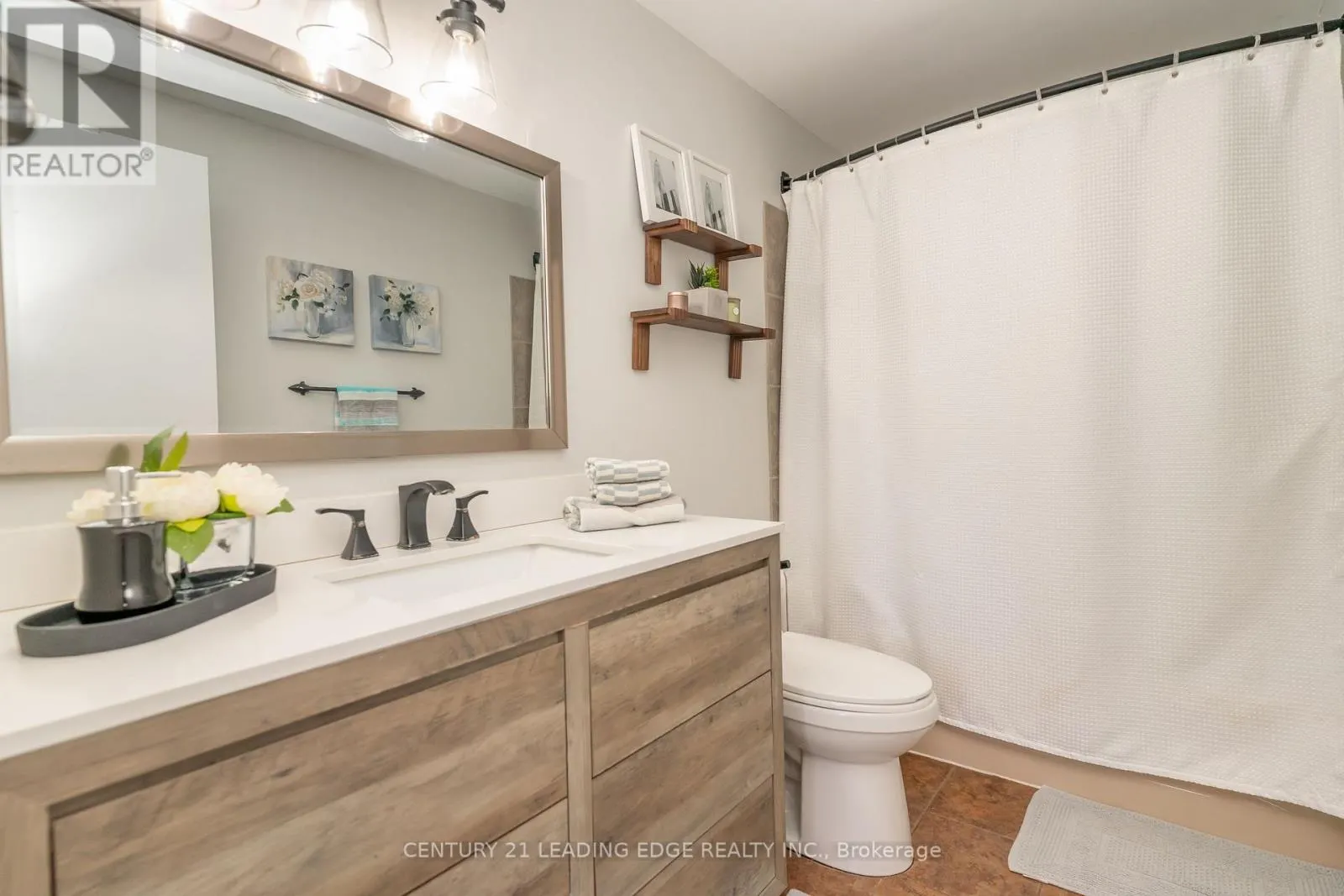 505 LANCELOT CRESCENT