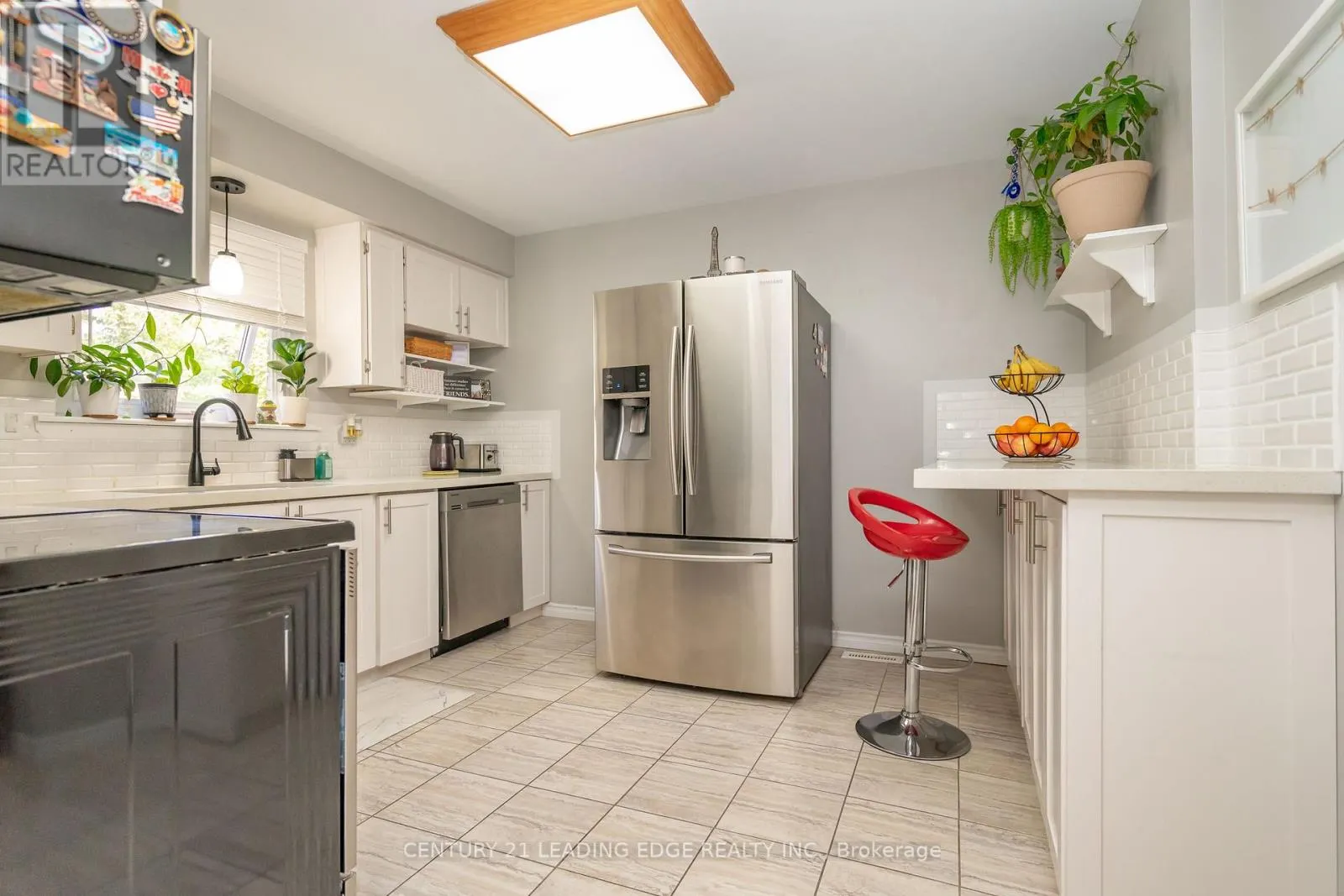505 LANCELOT CRESCENT