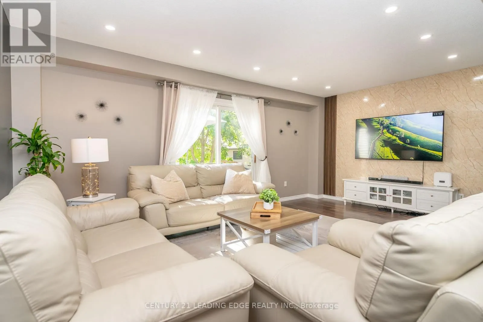 505 LANCELOT CRESCENT